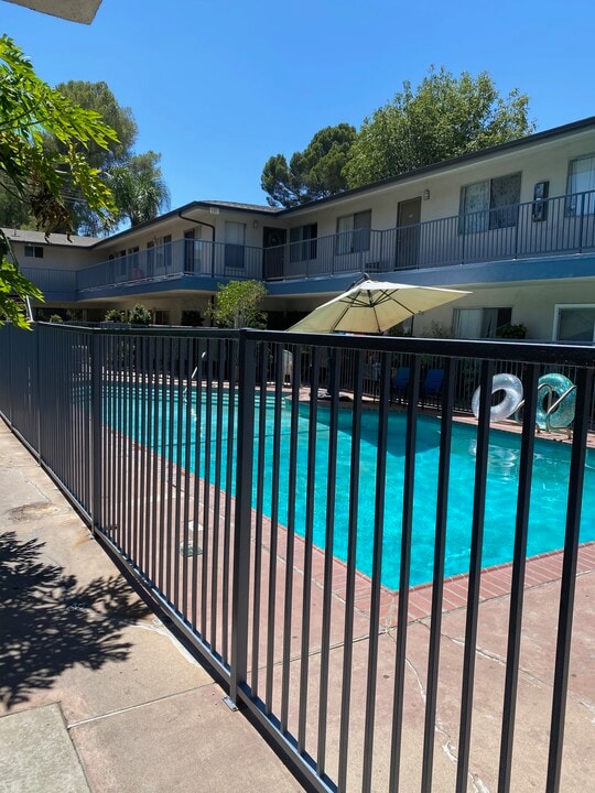 18317 Kittridge St in Reseda, CA - Building Photo