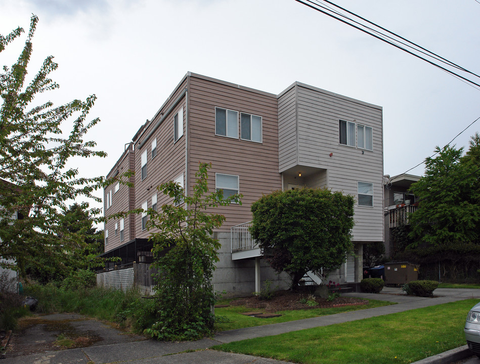 Midvale Apartments in Seattle, WA - Building Photo