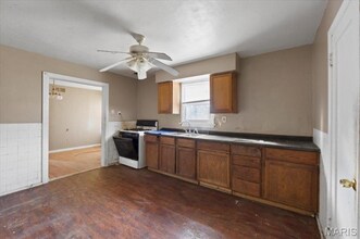 28 N Marguerite Ave in Ferguson, MO - Building Photo - Building Photo