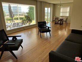 5604 Chariton Ave in Los Angeles, CA - Building Photo