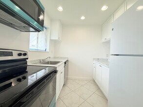6106 Forest Hill Blvd in West Palm Beach, FL - Building Photo - Building Photo