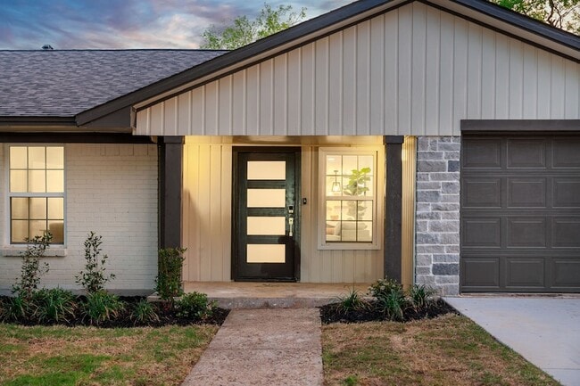 9035 Leaside Dr in Dallas, TX - Foto de edificio - Building Photo