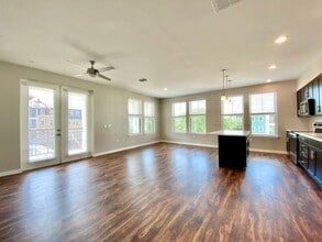 Flats at Tioga Town Center in Newberry, FL - Foto de edificio - Building Photo