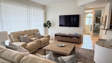 391 4th St S in Naples, FL - Building Photo - Building Photo