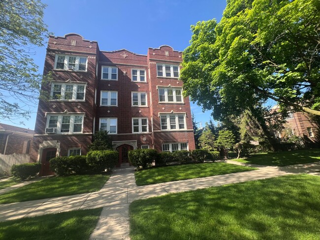 property at 2710 W Fitch Ave