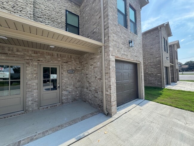 219 N Elm St in Jacksonville, AR - Building Photo - Building Photo