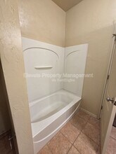 913 West Prairie Wind Way in Mustang, OK - Building Photo - Building Photo