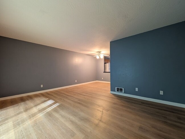 1615 Oak Patch Rd in Eugene, OR - Building Photo - Building Photo