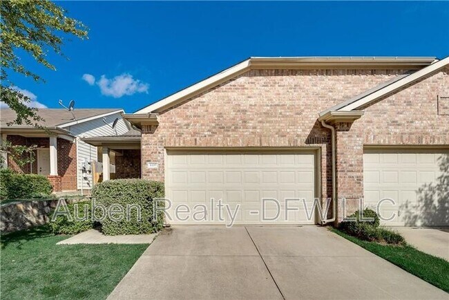 1237 Grand Central Pkwy in Fort Worth, TX - Building Photo - Building Photo