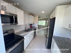 9301 5th St N in St. Petersburg, FL - Building Photo - Building Photo