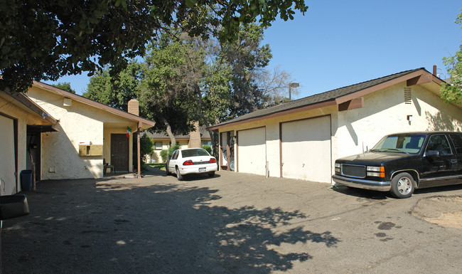 7097 N Howard St in Fresno, CA - Building Photo - Building Photo