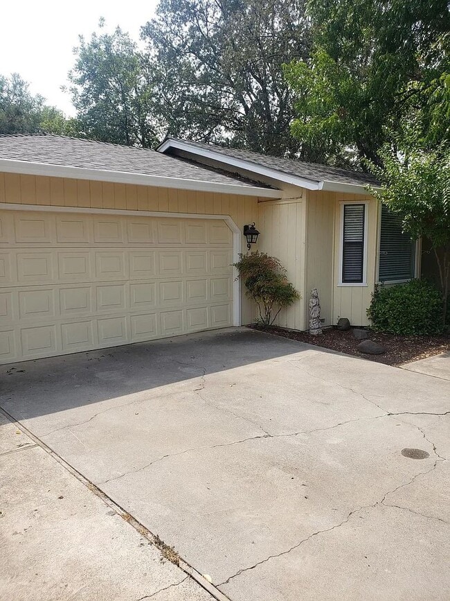 property at 9 Hillary Ln