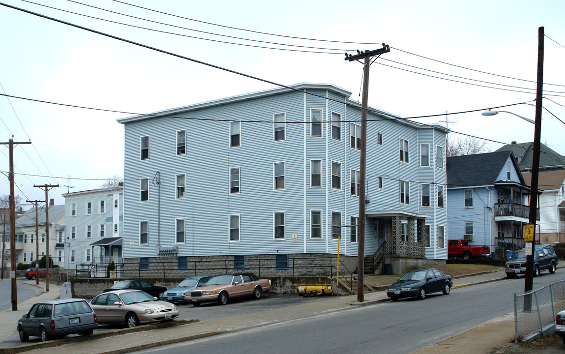 24 2nd Ave in Woonsocket, RI - Foto de edificio