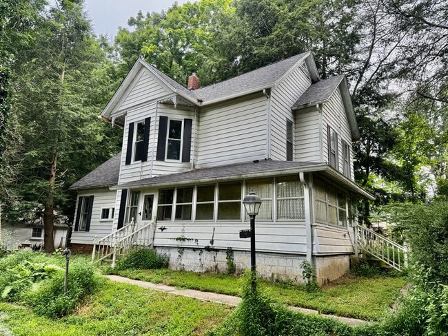 property at 4550 E Ooley Ave