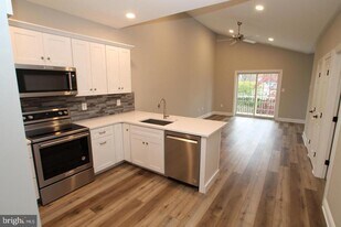 301 Edgeboro Dr in Newtown, PA - Building Photo