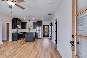 319 Bledsoe St in Carrollton, GA - Building Photo - Building Photo