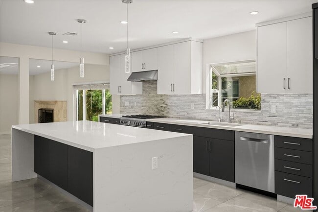 6660 Balcom Ave in Los Angeles, CA - Building Photo - Building Photo