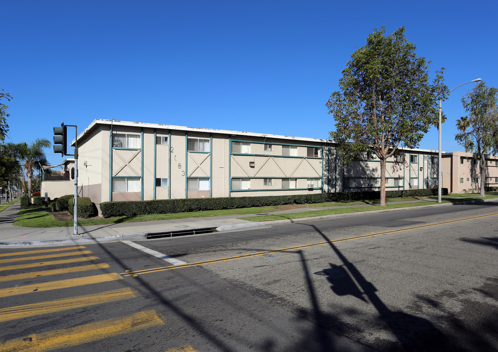 Mountain View Apartments in Anaheim, CA - Building Photo