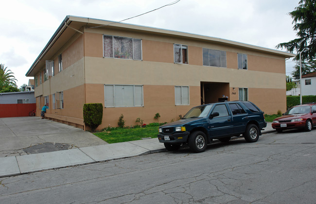 340 E Santa Inez Ave in San Mateo, CA - Foto de edificio - Building Photo