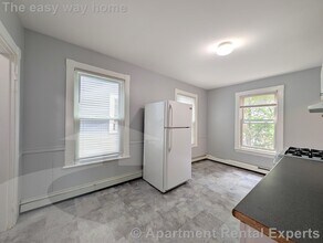 322 Beacon St, Unit 2 in Somerville, MA - Building Photo - Building Photo
