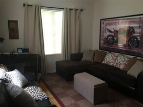 719 Meridian Ave in Miami Beach, FL - Building Photo - Building Photo
