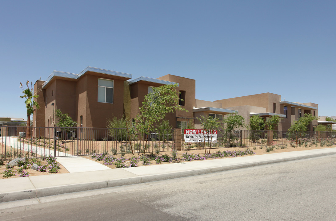 Brisas De Paz Apartments in Desert Hot Springs, CA - Foto de edificio