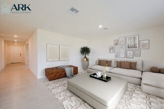 3016 67th St W in Lehigh Acres, FL - Foto de edificio - Building Photo