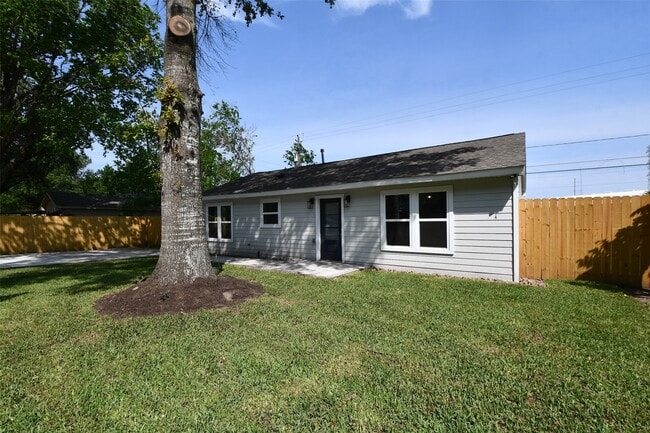 10946 Fullerton Dr in Houston, TX - Building Photo - Building Photo