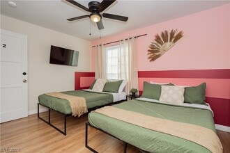 2205 Santa Paula Dr in Las Vegas, NV - Building Photo - Building Photo