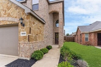 8820 Tenderfoot Ln in Aubrey, TX - Building Photo - Building Photo