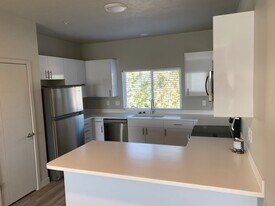 560 S Main St in Springville, UT - Building Photo