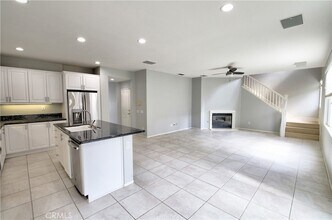 44 Pembroke in Irvine, CA - Foto de edificio - Building Photo