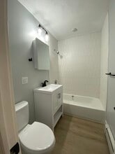 500 E 7th St, Unit 10 in Boston, MA - Foto de edificio - Building Photo