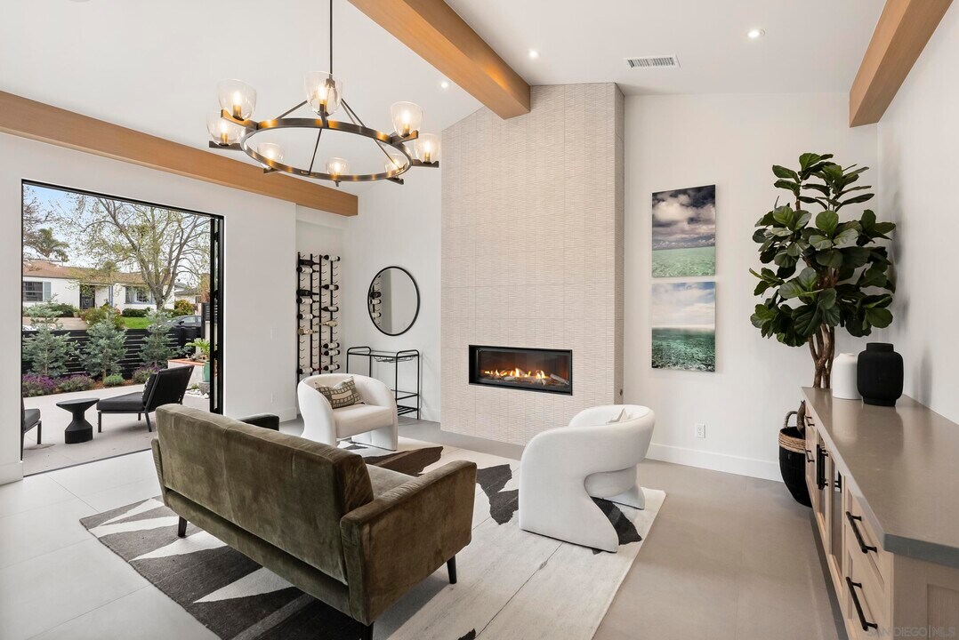 320 F Ave in Coronado, CA - Building Photo