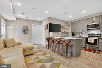 1014 10th St NE in Washington, DC - Building Photo - Building Photo