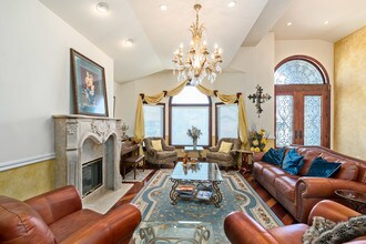 8252 Dancy Cir in Huntington Beach, CA - Foto de edificio - Building Photo