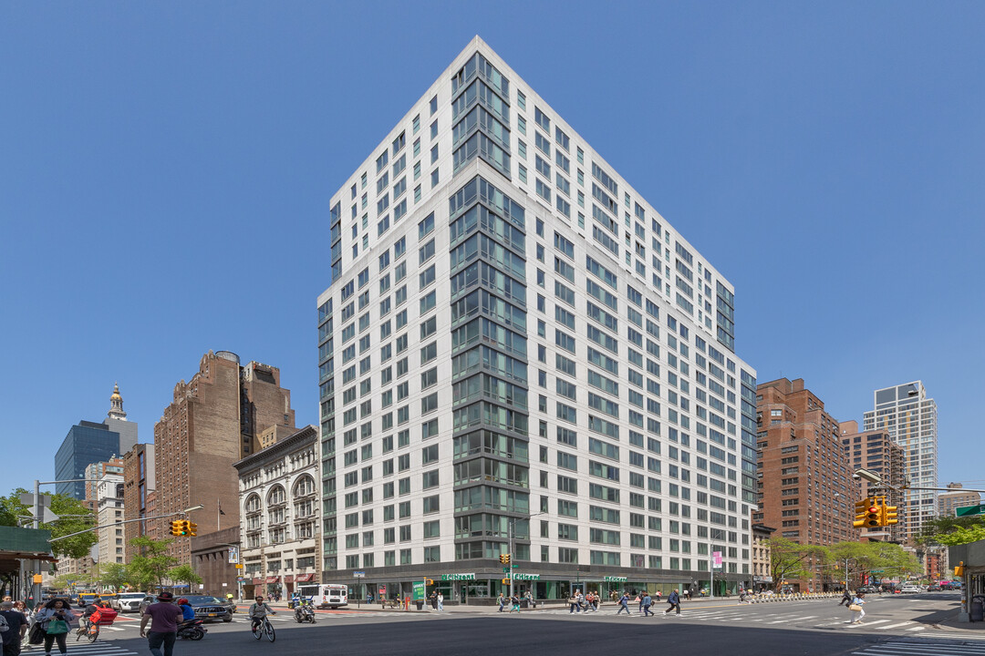 Gramercy Green Residence Hall in New York, NY - Building Photo