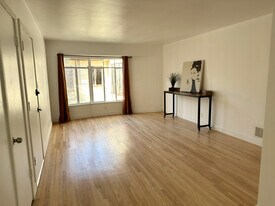 1001 S Sierra Bonita Ave in Los Angeles, CA - Building Photo