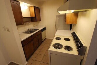 8448 Spain Rd NE in Albuquerque, NM - Building Photo - Building Photo