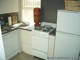 89 Park Dr, Unit 14 in Boston, MA - Building Photo