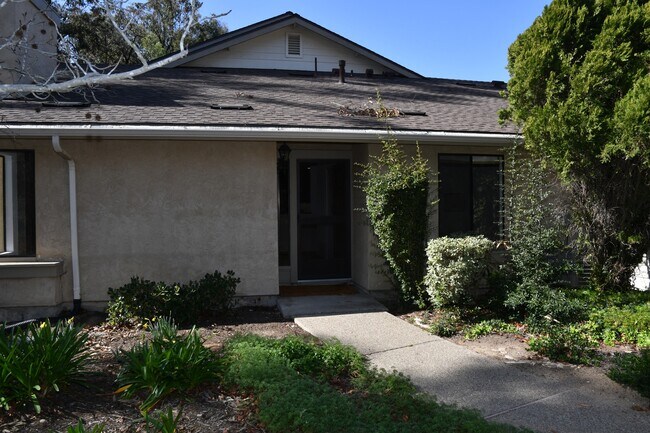 10353 Crosscreek Terrace in San Diego, CA - Building Photo - Building Photo