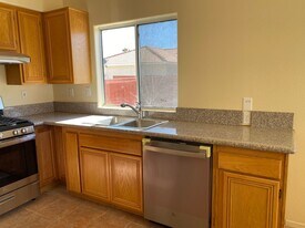 14070 Falling Leaf Rd in Apple Valley, CA - Building Photo