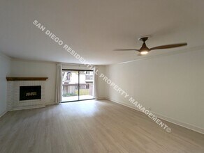 8850 Villa La Jolla Dr in San Diego, CA - Building Photo - Building Photo