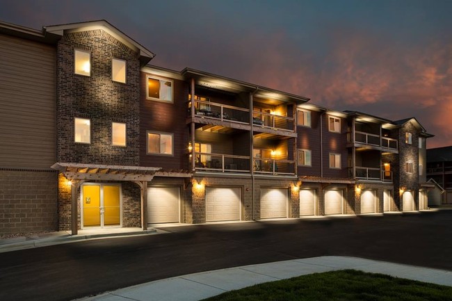 The Villas at Canyon Creek in Sioux Falls, SD - Building Photo - Building Photo