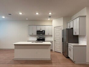 10609 Defender Trl in Austin, TX - Building Photo - Building Photo