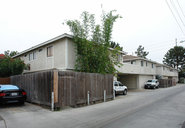 1872 Monrovia Ave in Costa Mesa, CA - Building Photo - Building Photo