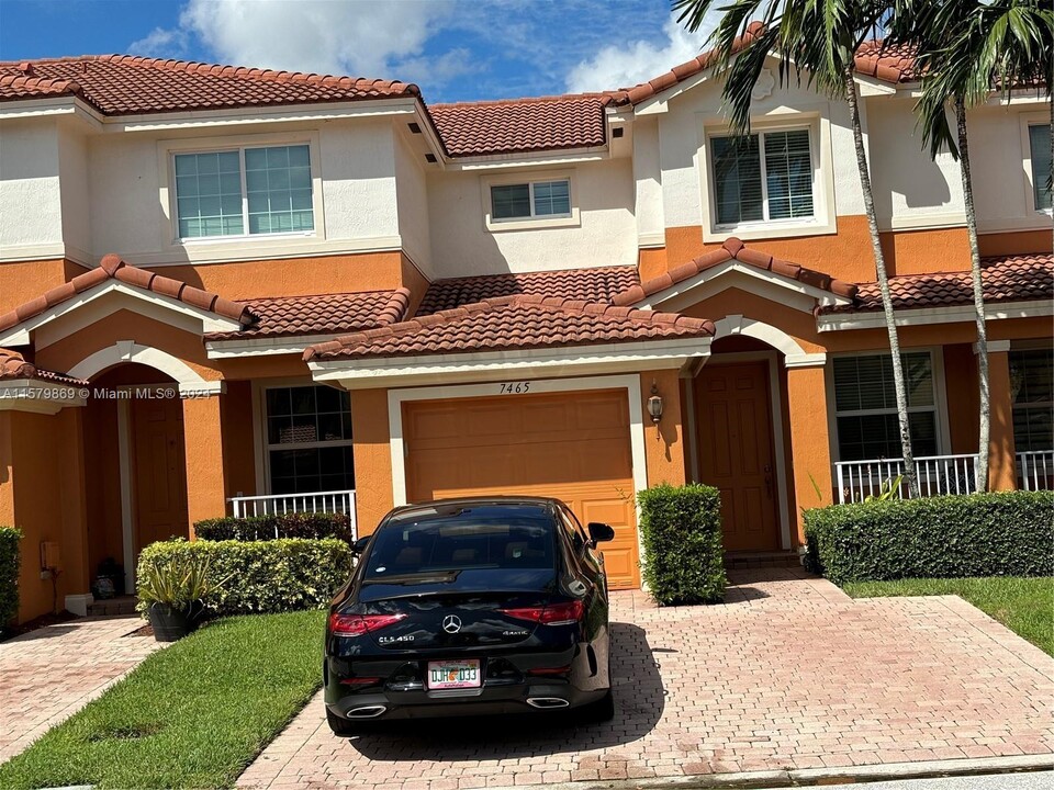 7465 Sarentino Ln in Boynton Beach, FL - Building Photo