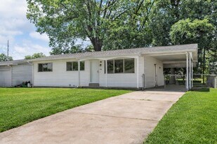 906 Chula Dr in Hazelwood, MO - Building Photo