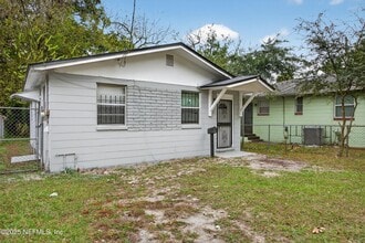 3811 Chase Ave in Jacksonville, FL - Building Photo - Building Photo