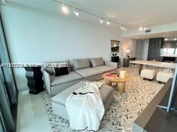 3131 NE 7th Ave, Unit 3003 in Miami, FL - Building Photo - Building Photo